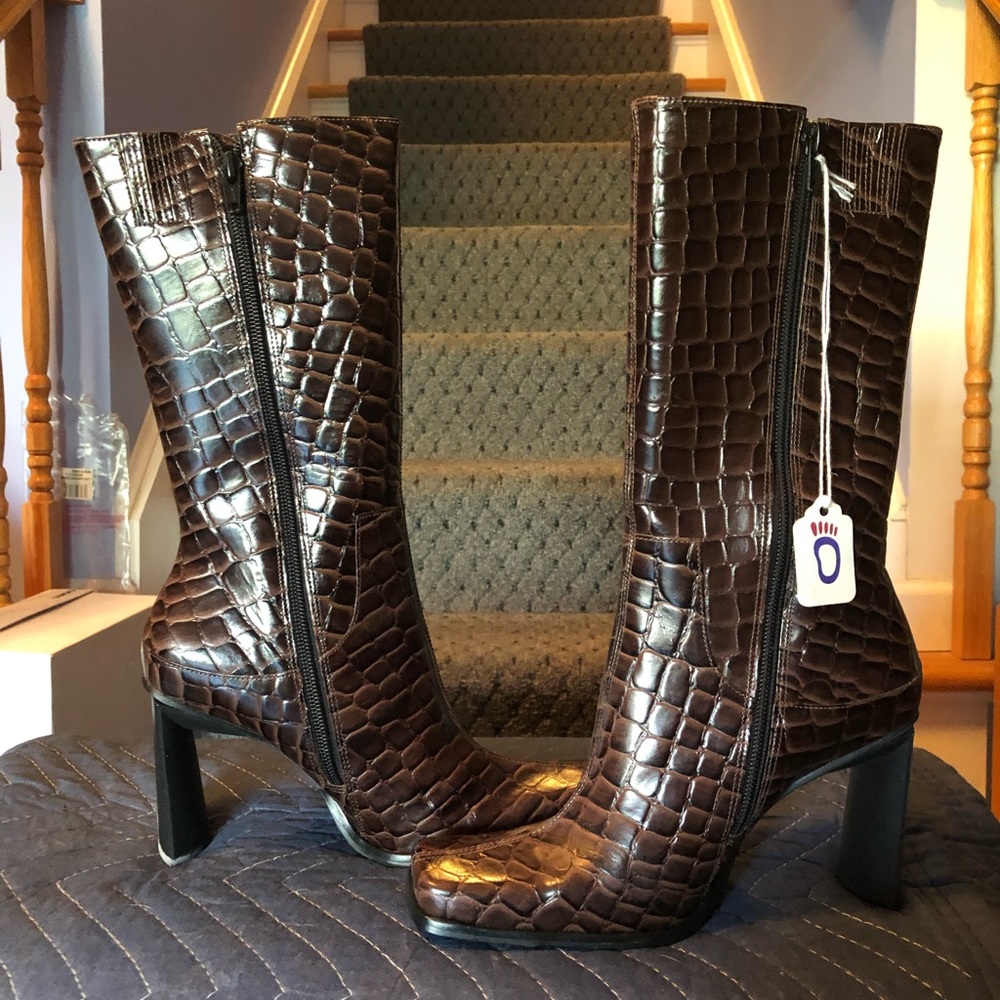 Women imitation alligator boots